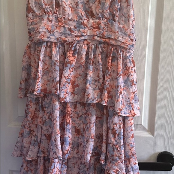 Nordstrom Ruffle Midi Dress
KOKO + MASON NWT Size Large - Picture 6 of 9